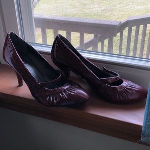 Gorgeous deep red heels size 9
